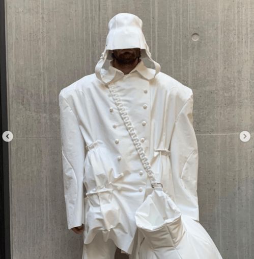 從中央圣馬丁“白秀”看新生代設計力量 一場純粹的時尚宣言